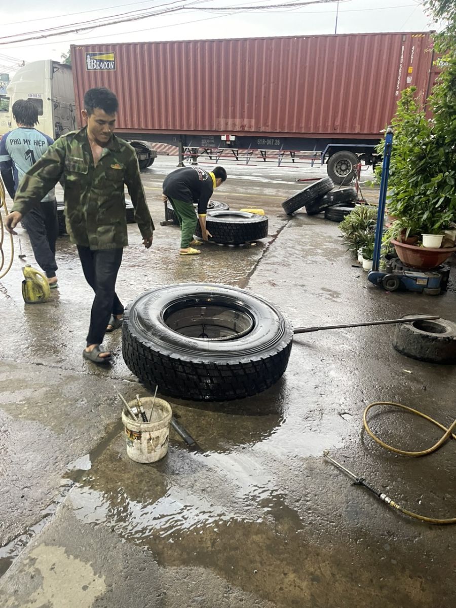 PHÂN PHỐI LỐP XE MỚI CHẠY CẢNG GÍA RẺ- UY TÍN NHẤT